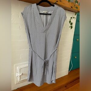 Sleeveless Patterned Dress with Tie